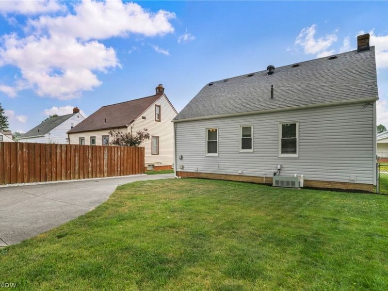 2910 Commonwealth Drive, Parma, OH 44134 Photo 36