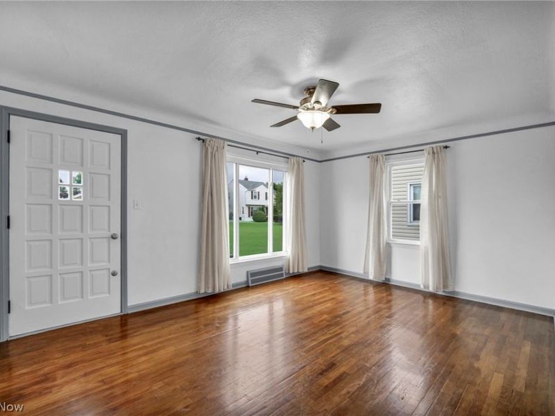 2910 Commonwealth Drive, Parma, OH 44134 Photo 5