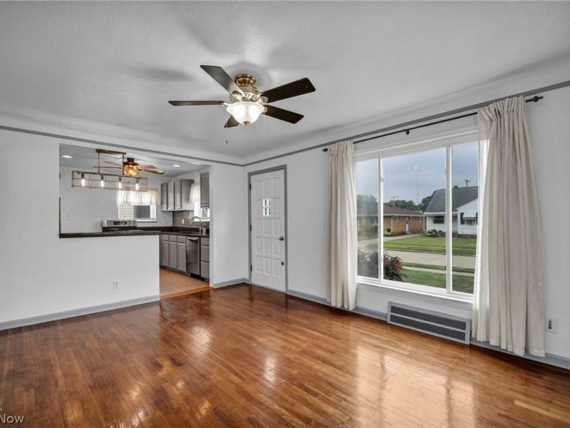 2910 Commonwealth Drive, Parma, OH 44134 Photo 6