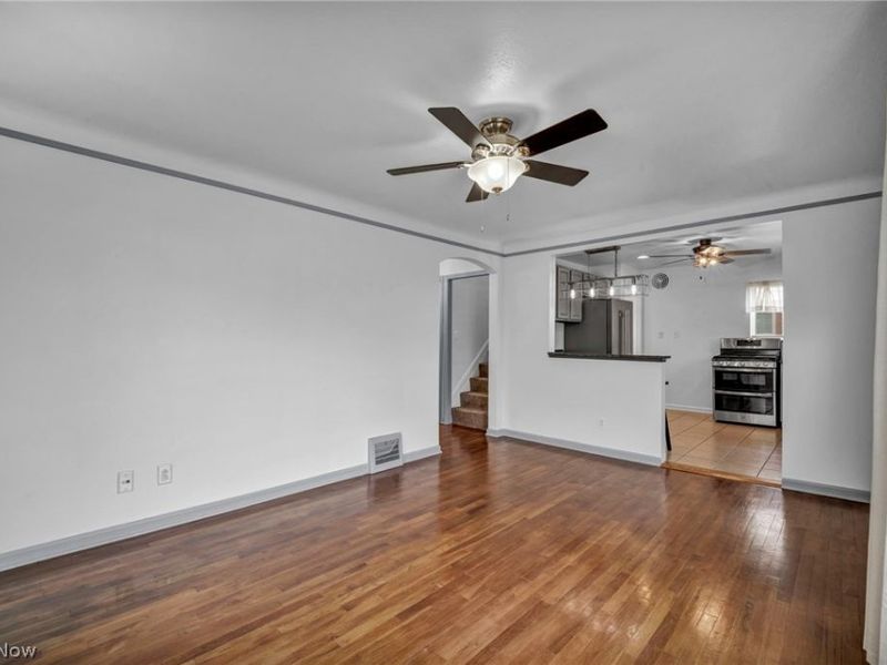 2910 Commonwealth Drive, Parma, OH 44134 Photo 8