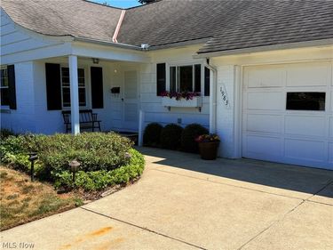 1983 Wynwood Drive, Rocky River, OH 44116