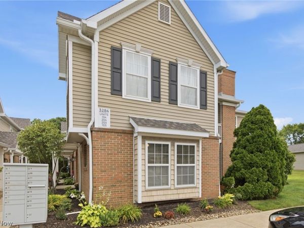 3284 Lenox Village Drive, Unit 104, Fairlawn, OH 44333