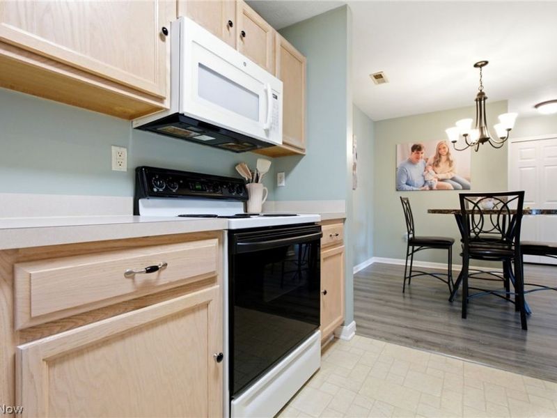 3284 Lenox Village Drive, Unit 104, Fairlawn, OH 44333 Photo 10