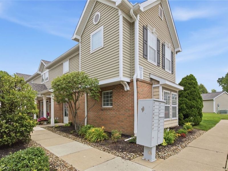 3284 Lenox Village Drive, Unit 104, Fairlawn, OH 44333 Photo 3