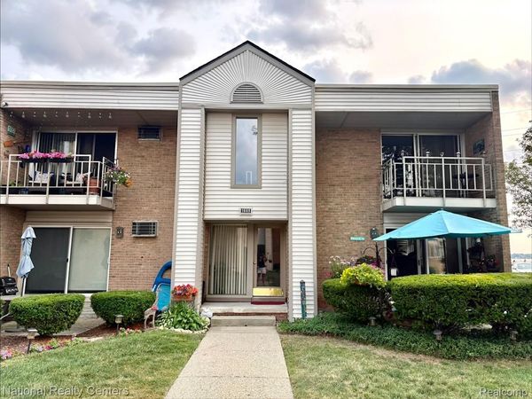 1669 Cass Lake Road, Unit D, Keego Harbor, Mi 48320