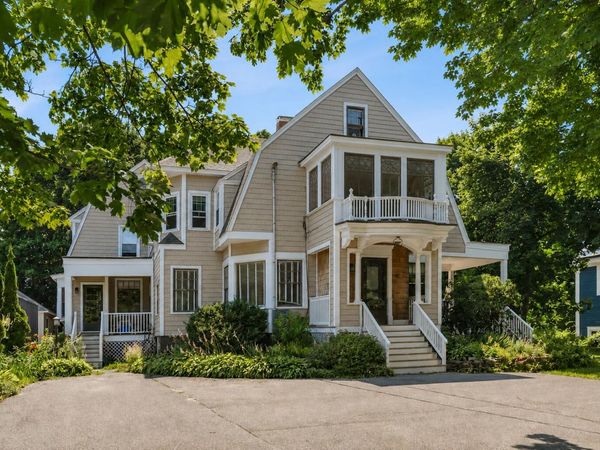551 Shore Road , Cape Elizabeth, ME 04107