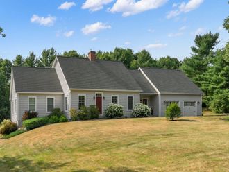 31 School House Drive Farmingdale, ME 04344