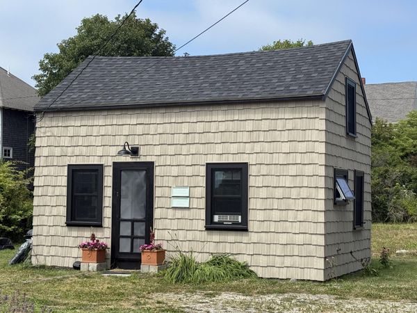 10 Brighton Avenue , Vinalhaven, ME 04863