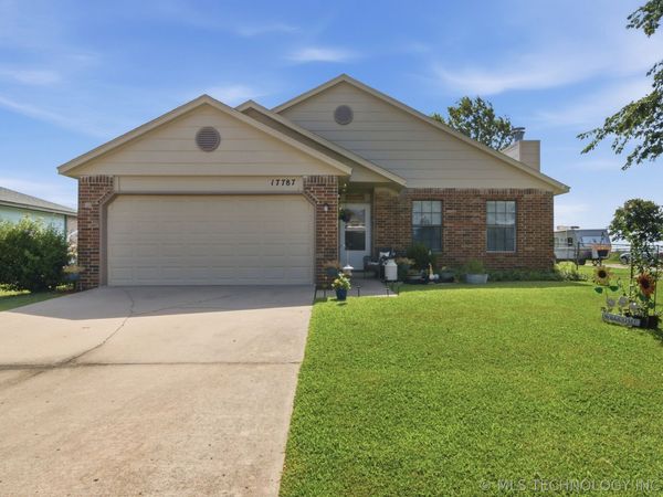 17787 S Santa Fe Street , Mounds, OK 74047