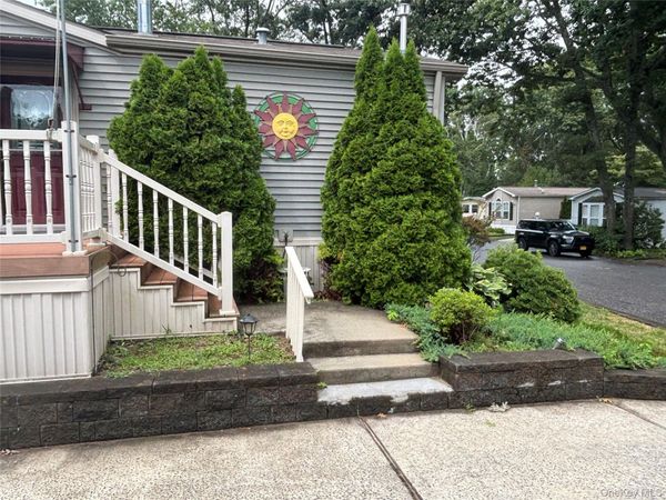 1661 Old Country Road, Unit 84, Riverhead, NY 11901