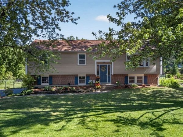 3 Jerridge Ln, Chelmsford, MA 01824