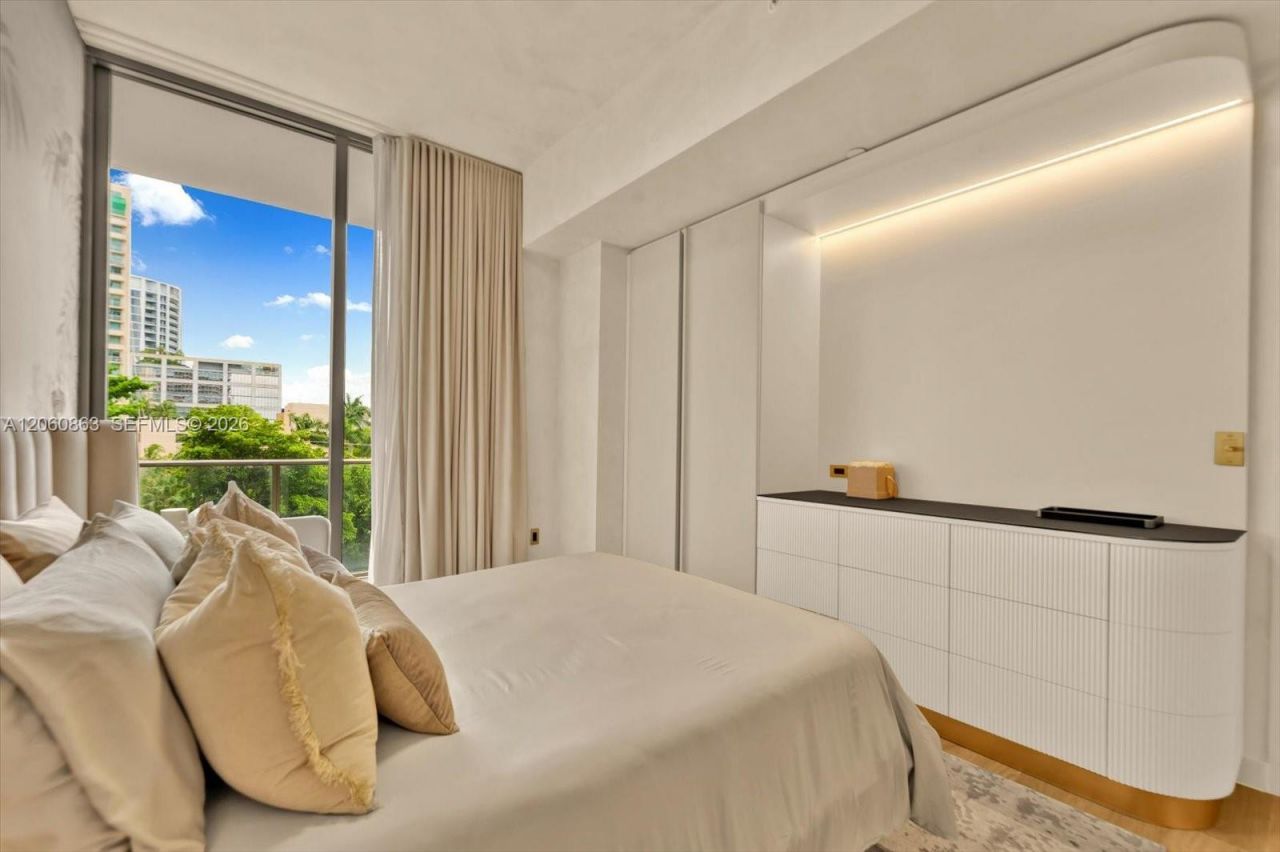 2678 Tigertail Ave, Unit 313, Miami, FL 33133 Photo
