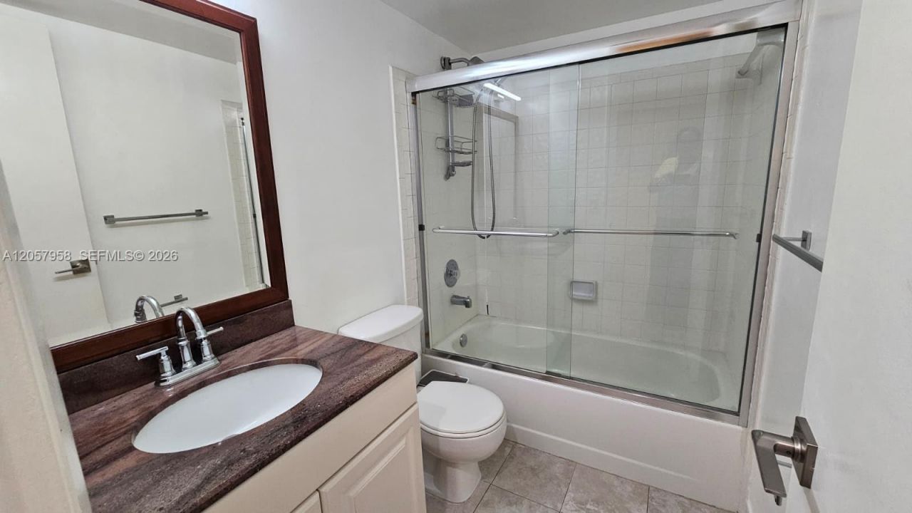 9850 NW 3rd Ct, Unit 2, Plantation, FL 33324 Photo