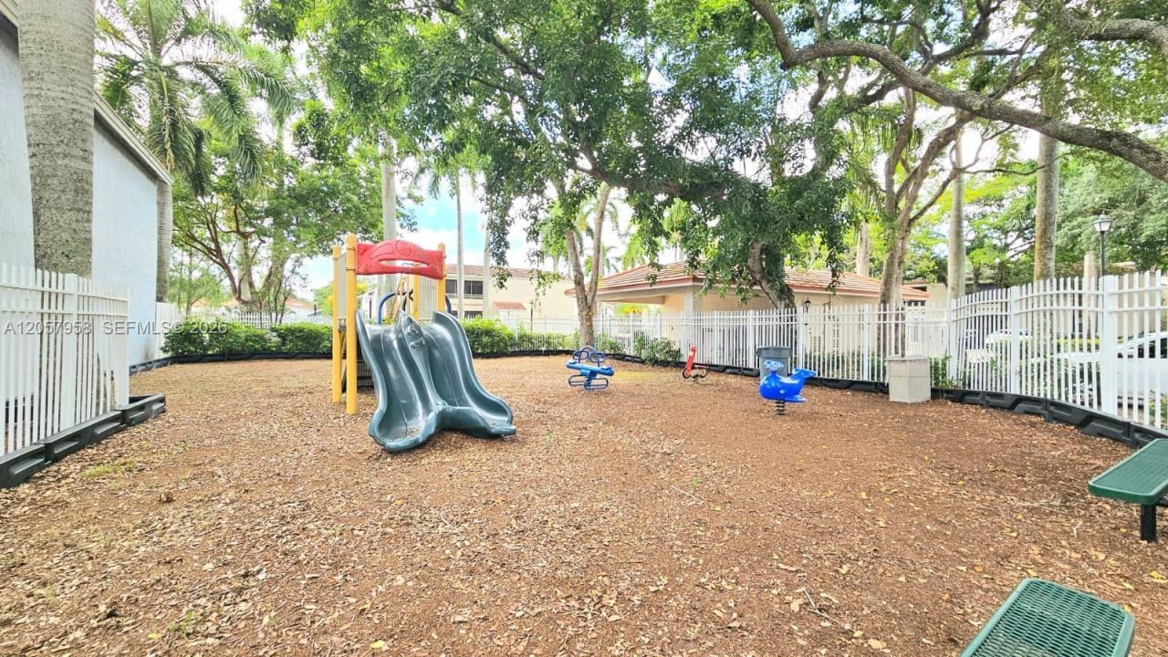 9850 NW 3rd Ct, Unit 2, Plantation, FL 33324 Photo