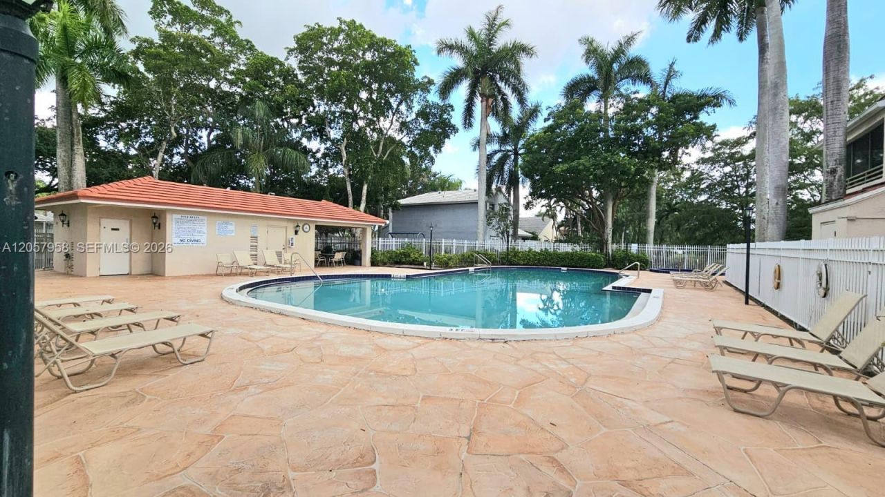 9850 NW 3rd Ct, Unit 2, Plantation, FL 33324 Photo