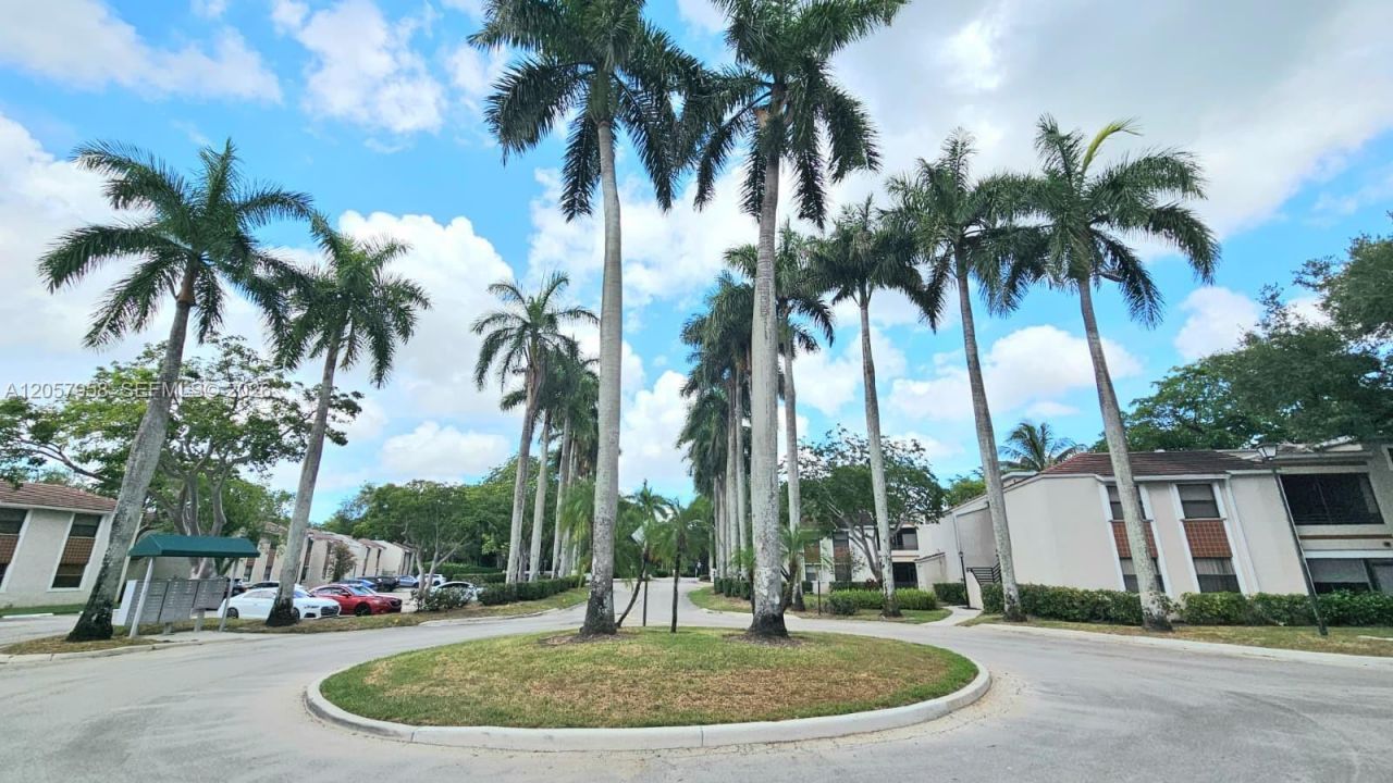 9850 NW 3rd Ct, Unit 2, Plantation, FL 33324 Photo