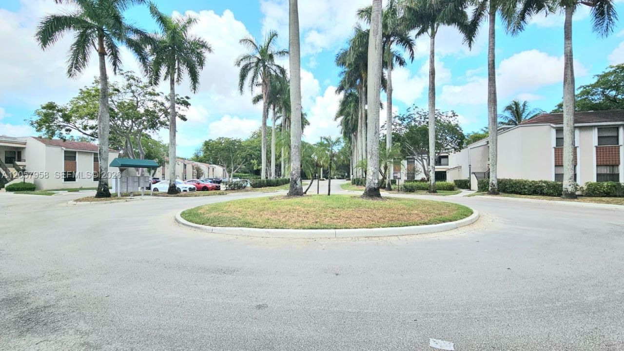 9850 NW 3rd Ct, Unit 2, Plantation, FL 33324 Photo