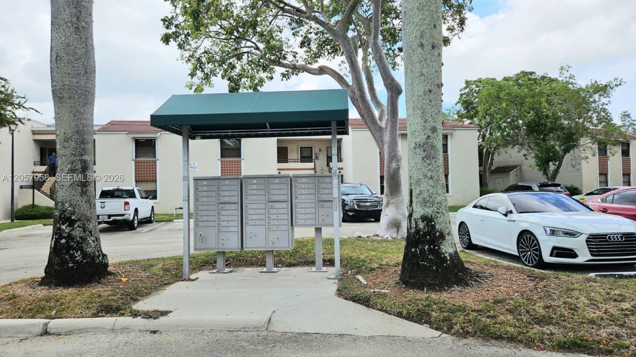 9850 NW 3rd Ct, Unit 2, Plantation, FL 33324 Photo