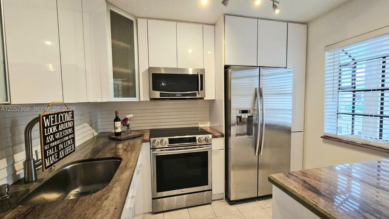9850 NW 3rd Ct, Unit 2, Plantation, FL 33324 Photo