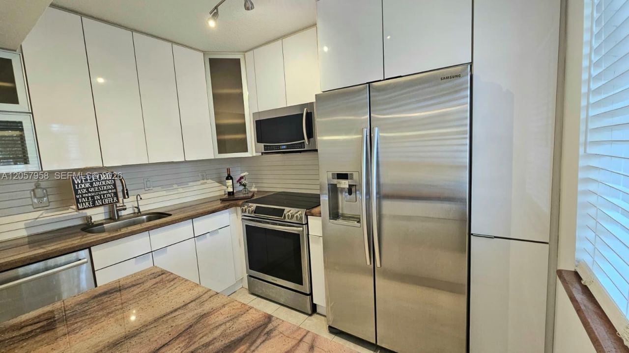9850 NW 3rd Ct, Unit 2, Plantation, FL 33324 Photo