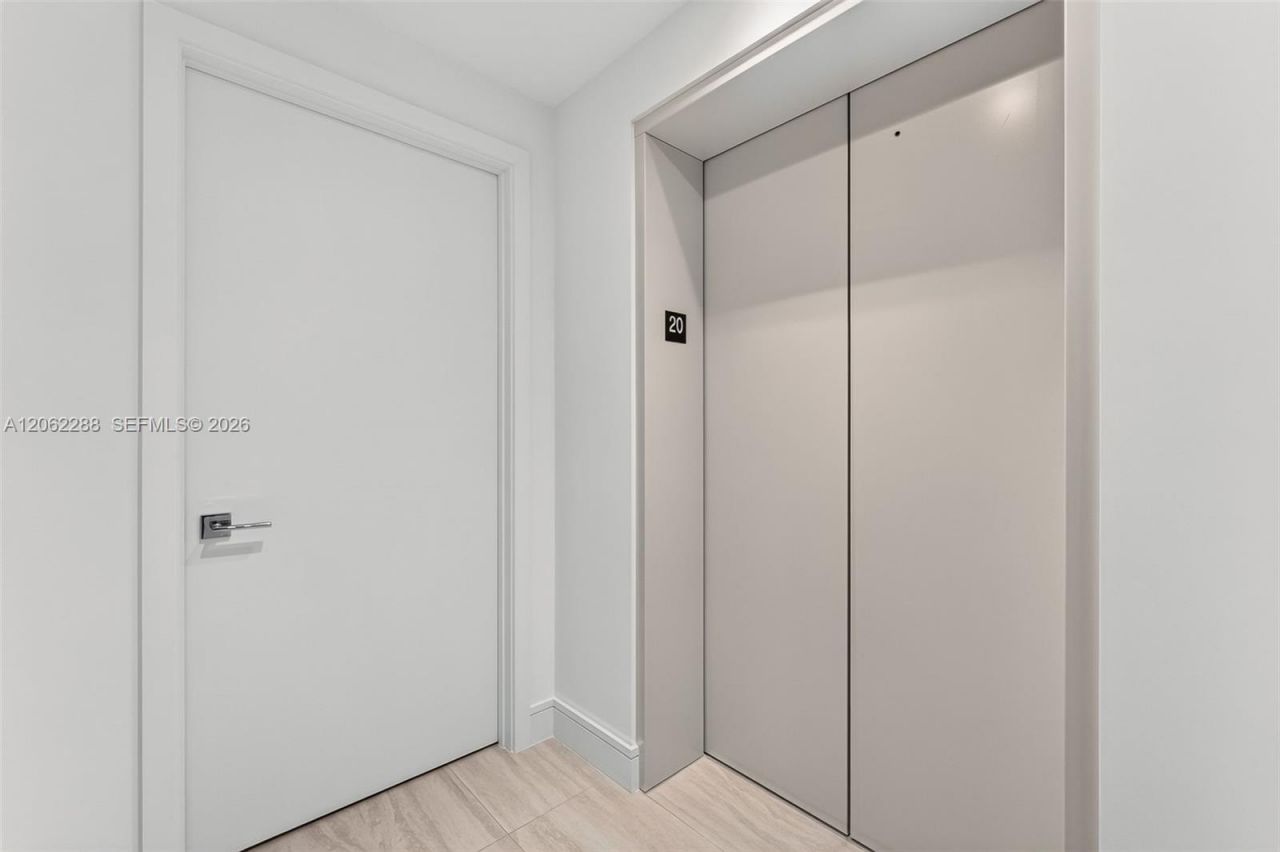 2411 Laguna Circle , Unit 2011, North Miami, FL 33181 Photo