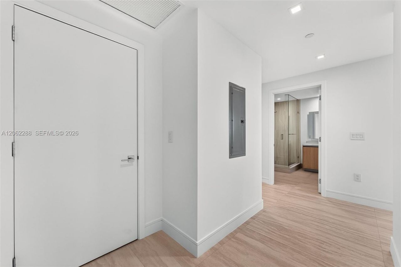 2411 Laguna Circle , Unit 2011, North Miami, FL 33181 Photo