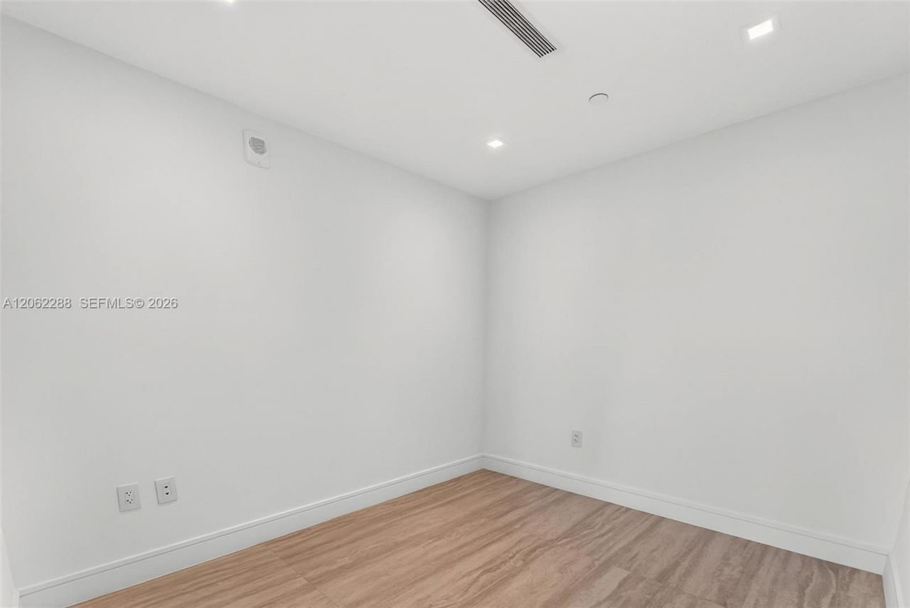 2411 Laguna Circle , Unit 2011, North Miami, FL 33181 Photo