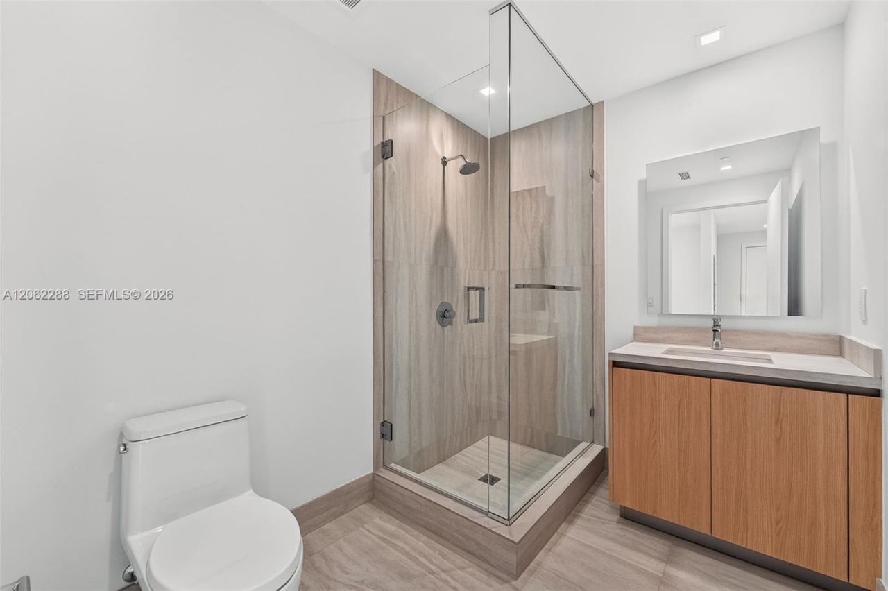 2411 Laguna Circle , Unit 2011, North Miami, FL 33181 Photo