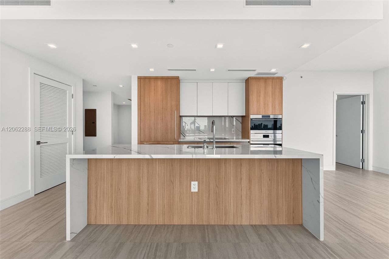 2411 Laguna Circle , Unit 2011, North Miami, FL 33181 Photo