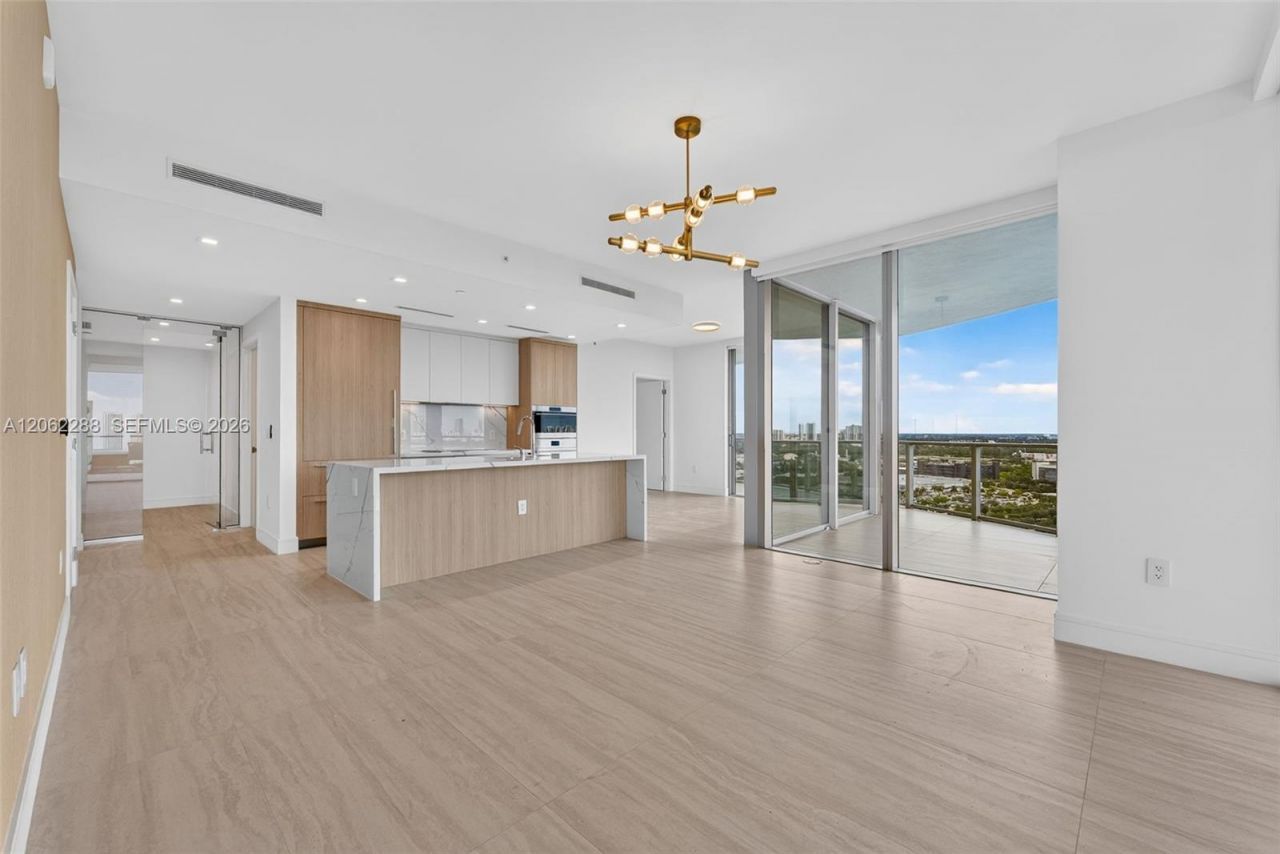 2411 Laguna Circle, Unit 2011, North Miami, FL 33181 Photo