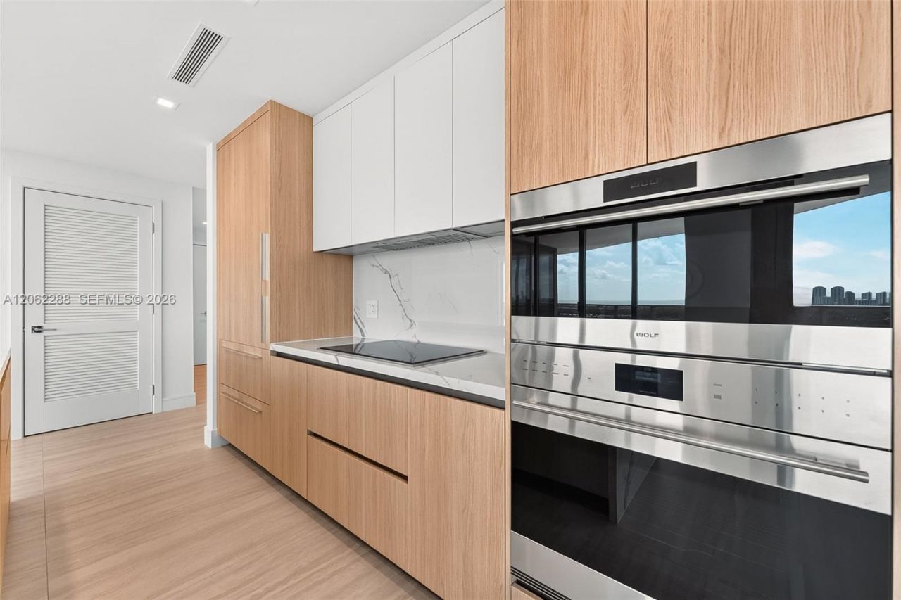 2411 Laguna Circle , Unit 2011, North Miami, FL 33181 Photo