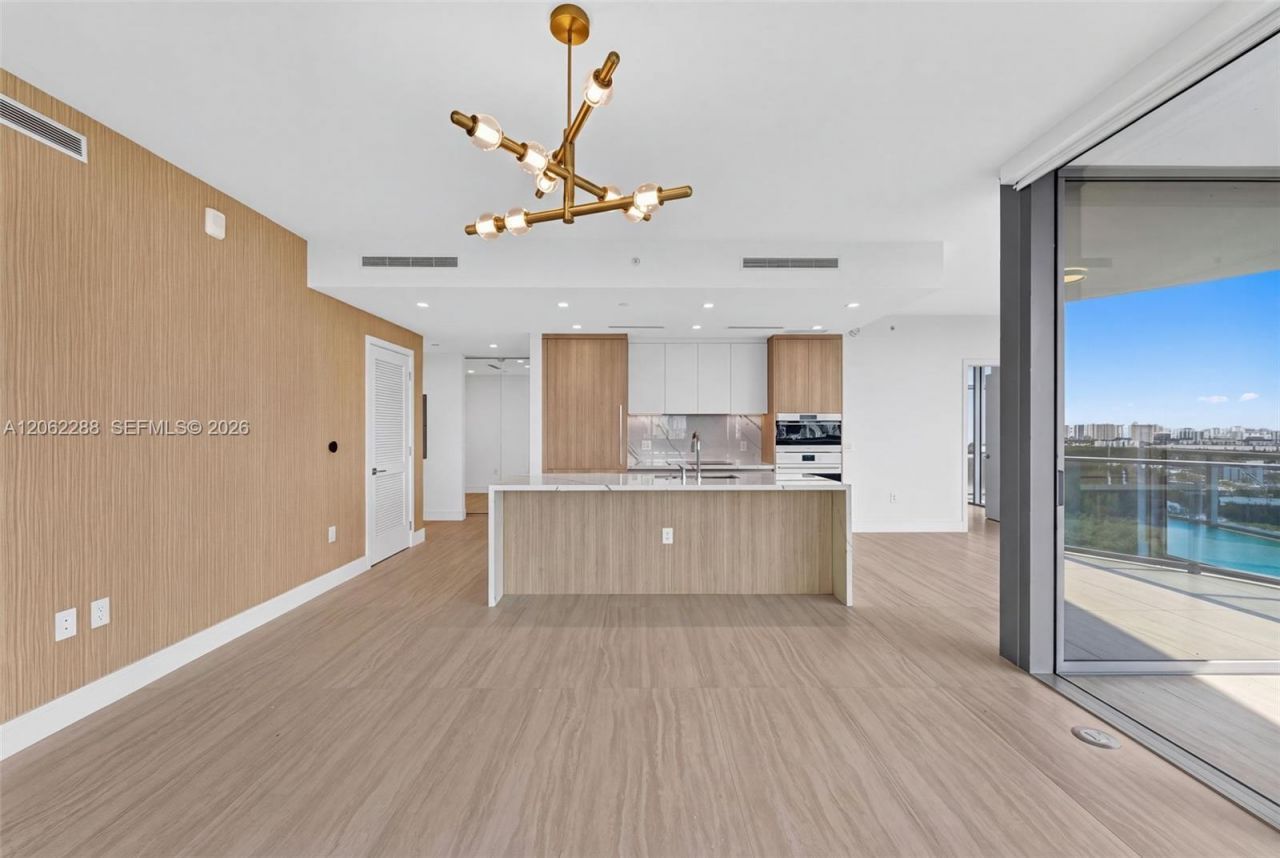 2411 Laguna Circle, Unit 2011, North Miami, FL 33181 Photo