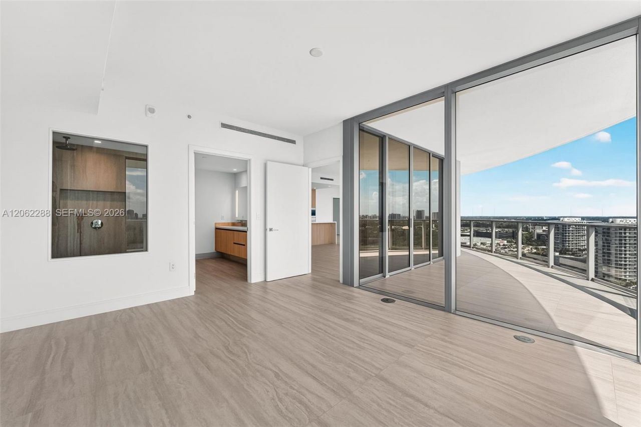 2411 Laguna Circle , Unit 2011, North Miami, FL 33181 Photo