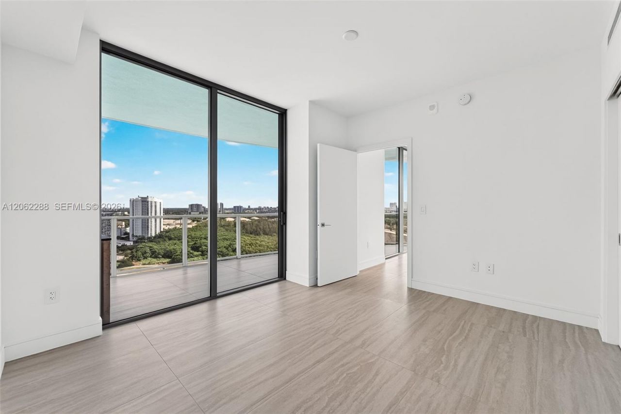 2411 Laguna Circle , Unit 2011, North Miami, FL 33181 Photo