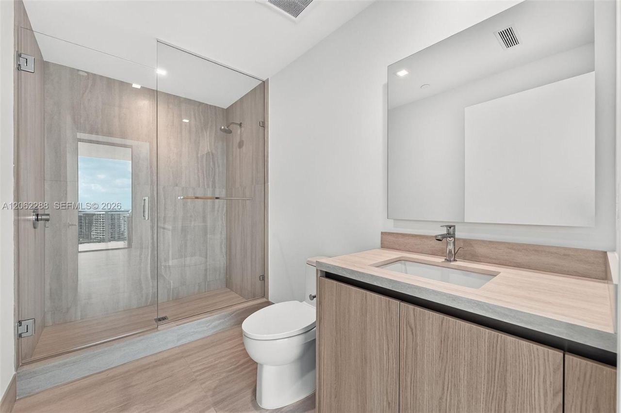 2411 Laguna Circle , Unit 2011, North Miami, FL 33181 Photo