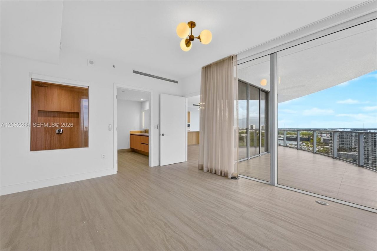 2411 Laguna Circle, Unit 2011, North Miami, FL 33181 Photo