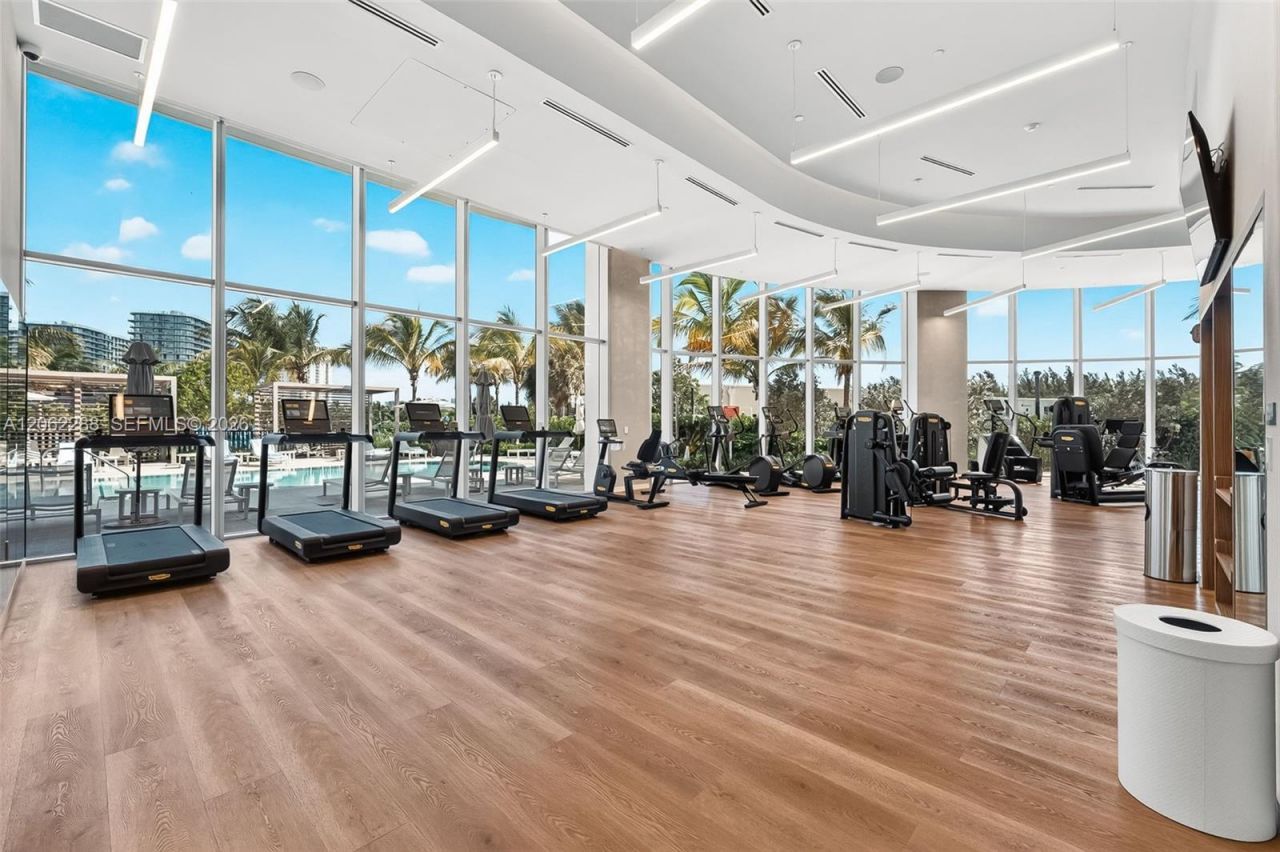 2411 Laguna Circle , Unit 2011, North Miami, FL 33181 Photo