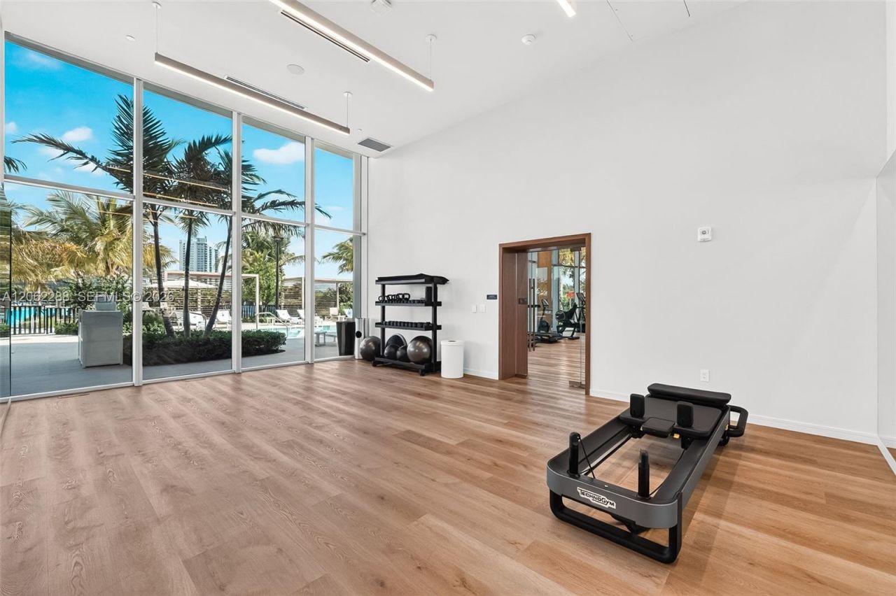2411 Laguna Circle , Unit 2011, North Miami, FL 33181 Photo