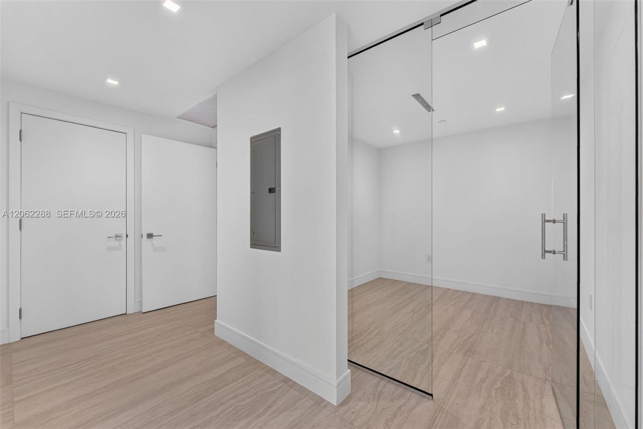 2411 Laguna Circle, Unit 2011, North Miami, FL 33181 Photo