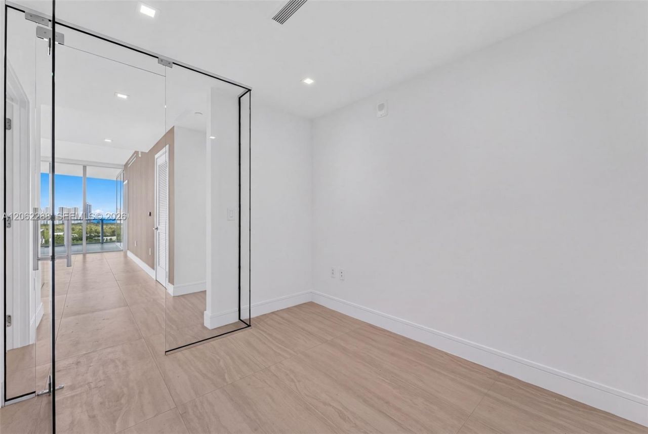 2411 Laguna Circle, Unit 2011, North Miami, FL 33181 Photo