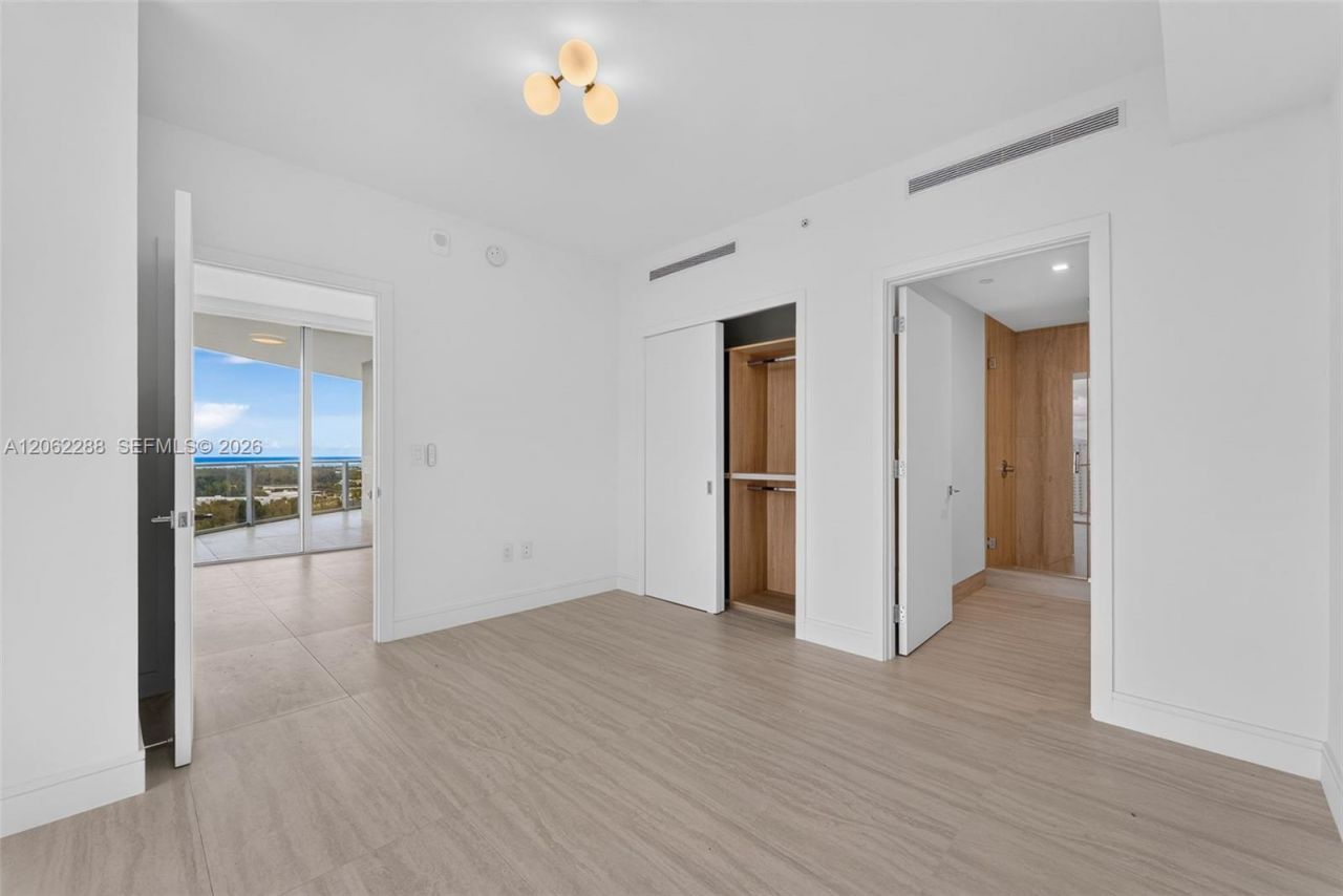2411 Laguna Circle, Unit 2011, North Miami, FL 33181 Photo