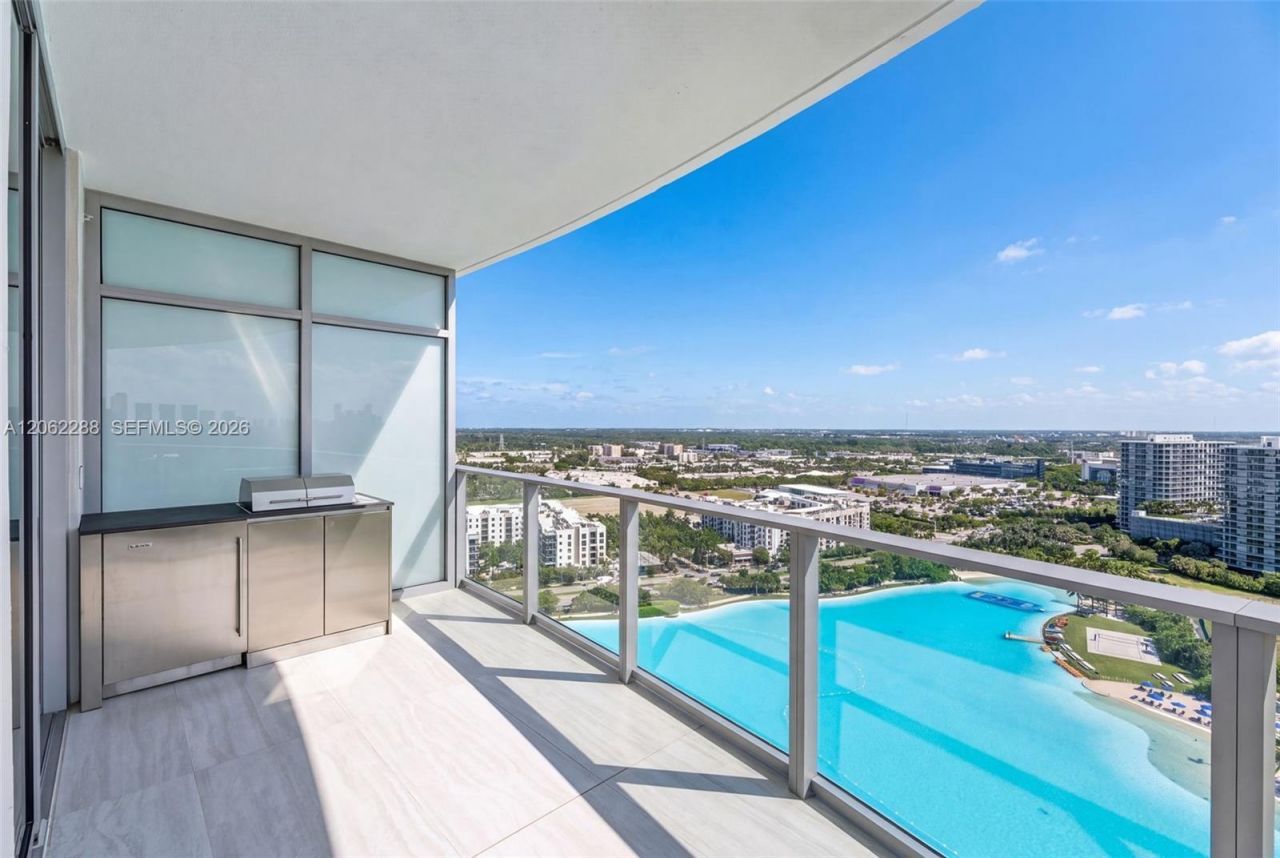 2411 Laguna Circle , Unit 2011, North Miami, FL 33181 Photo