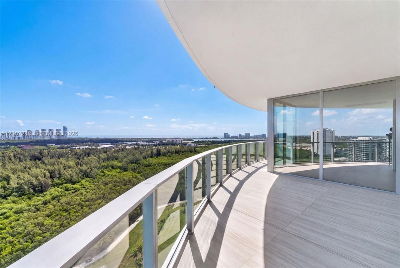 2411 Laguna Circle , Unit 2011, North Miami, FL 33181 Photo