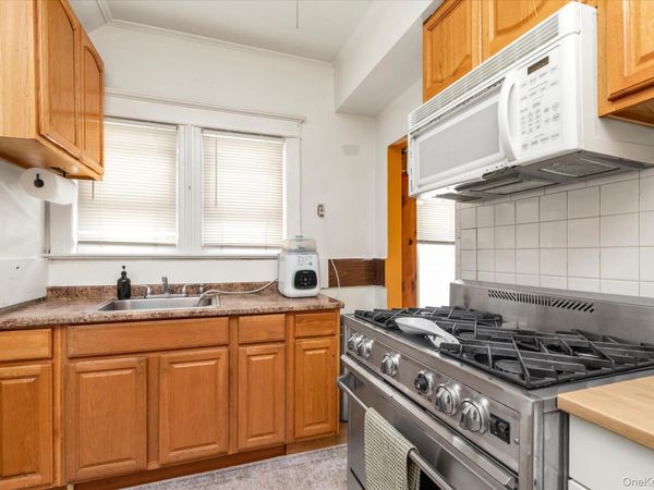 173 Cleveland Avenue , Mineola, NY 11501