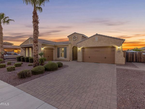 18372 W PARADISE Lane, Surprise, AZ 85388