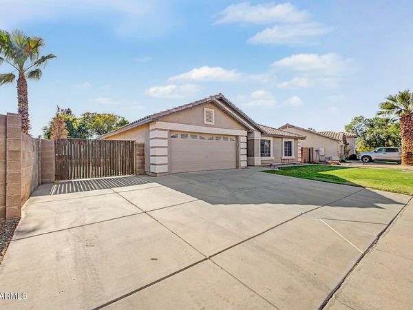 2228 S Banning Street, Gilbert, AZ 85295