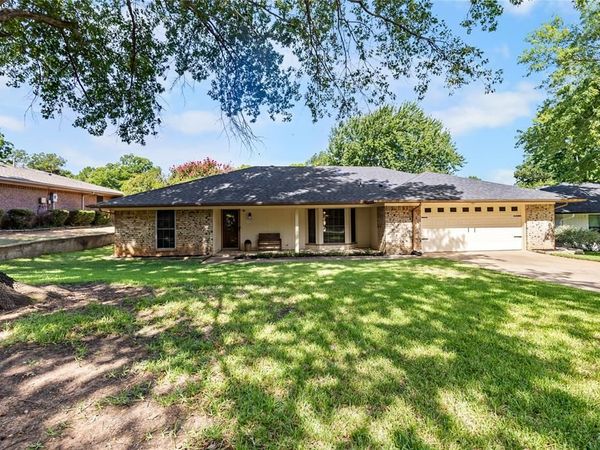 827 Yellowstone Drive , Grapevine, TX 76051