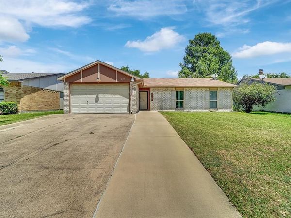 225 Rockcrest Drive, Mesquite, TX 75150