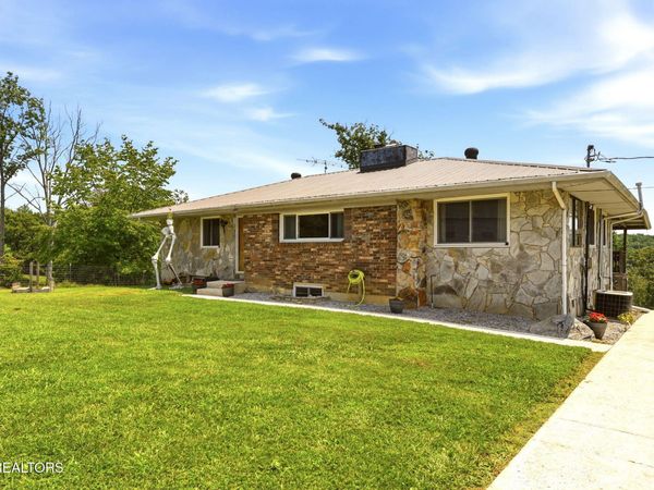 798 Christenson Rd, Deer Lodge, TN 37726