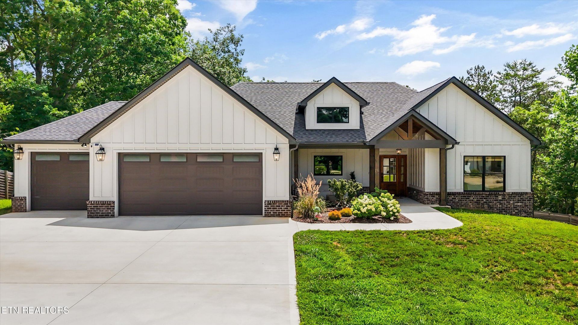 734 Lake Vista Drive, Friendsville, TN 37737 Main Photo
